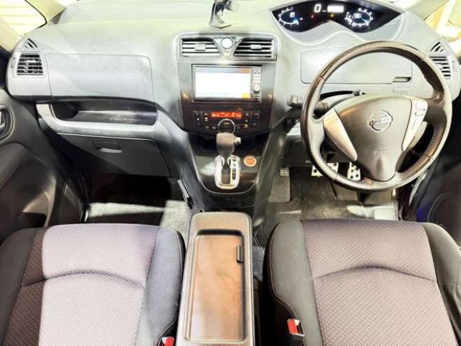 セレナ2.0 ハイウェイスター 4WD　防錆塗装4WDTVナビBカメETC 2000