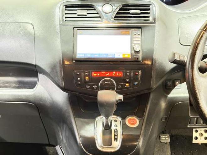 セレナ2.0 ハイウェイスター 4WD　防錆塗装4WDTVナビBカメETC 2000