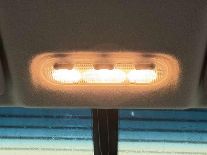 セレナ2.0 20S 4WD　防錆塗装4WDキーレスCDETC夏冬タイヤ 2000