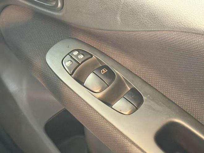 セレナ2.0 20S 4WD　防錆塗装4WDキーレスCDETC夏冬タイヤ 2000