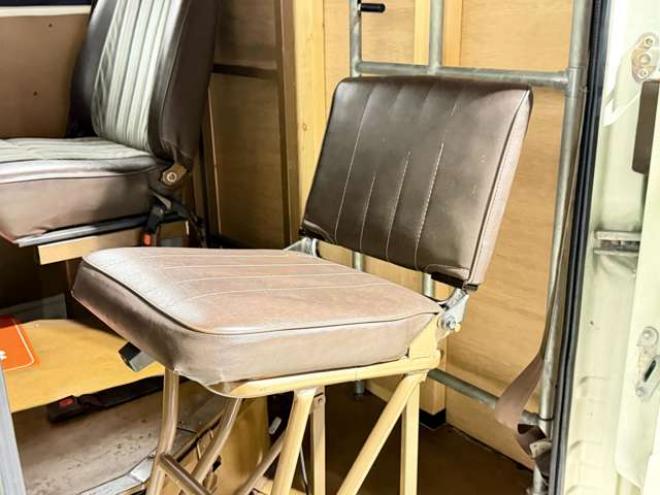 クイックデリバリークイックデリバリー　全塗装車キッチンカーレンタカーアップ 2WD 2400