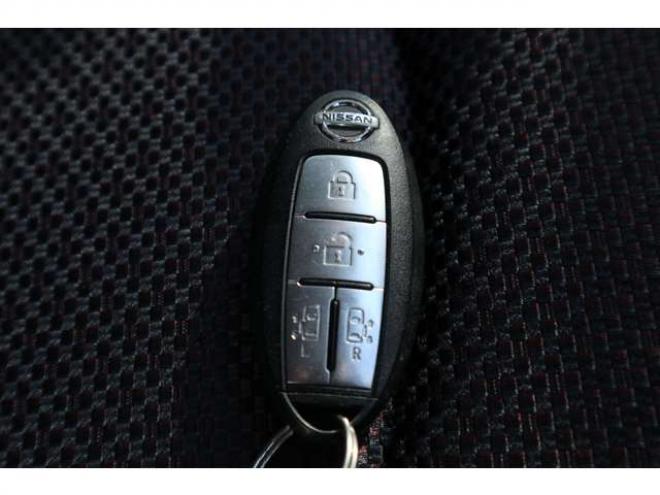 セレナ2.0 ハイウェイスター Vセレクション 4WD　8.9万キロ・両側パワースライドドア・エンジンスターター・ナビ・TV・バックカメラ・インテリキー 2000