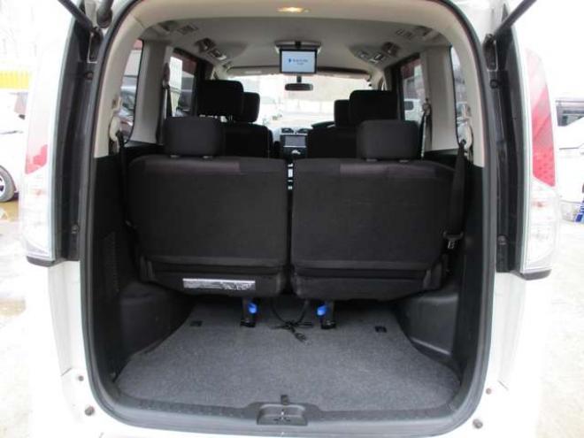 セレナ2.0 ハイウェイスター 4WD　両側パワースライドドア・ナビ・TV・バックカメラ・スマートキー 2000