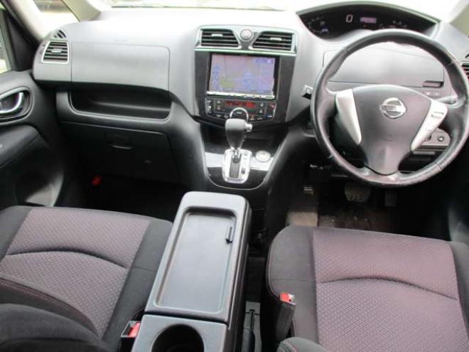 セレナ2.0 ハイウェイスター 4WD　両側パワースライドドア・ナビ・TV・バックカメラ・スマートキー 2000