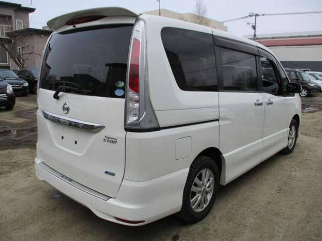 セレナ2.0 ハイウェイスター 4WD　両側パワースライドドア・ナビ・TV・バックカメラ・スマートキー 2000