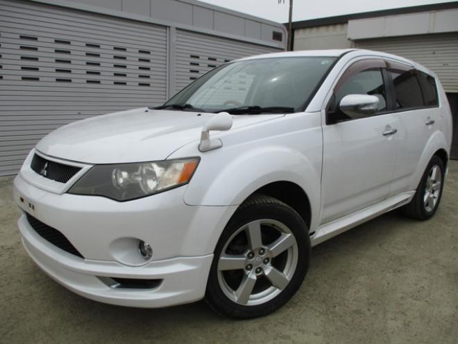 アウトランダー2.4 ローデスト 24G 4WD　サンルーフ・ナビ・TV・バックカメラ・スマートキー 2400