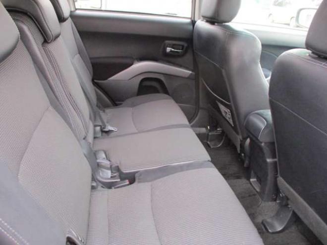 アウトランダー2.4 ローデスト 24G 4WD　サンルーフ・ナビ・TV・バックカメラ・スマートキー 2400