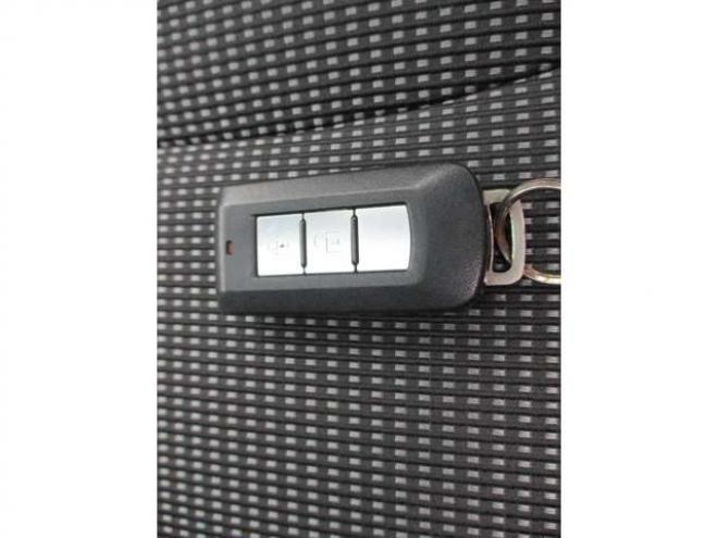 アウトランダー2.4 ローデスト 24G 4WD　サンルーフ・ナビ・TV・バックカメラ・スマートキー 2400