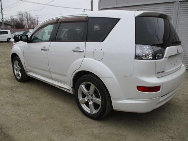 アウトランダー2.4 ローデスト 24G 4WD　サンルーフ・ナビ・TV・バックカメラ・スマートキー 2400