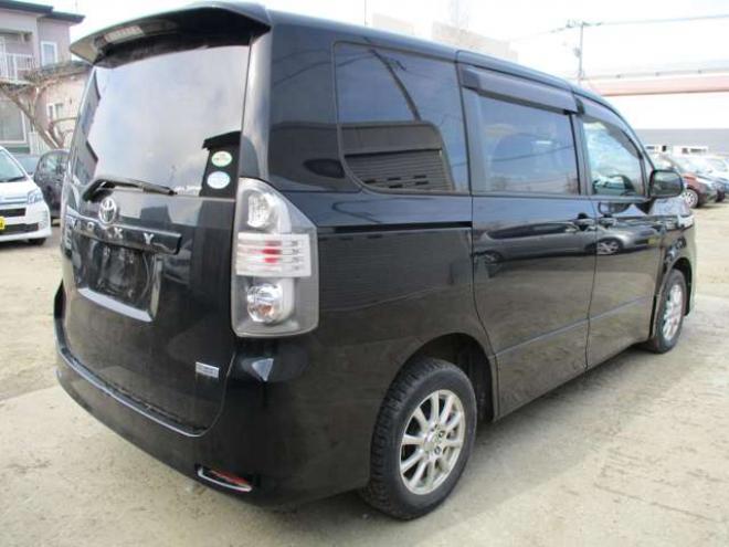 ヴォクシー2.0 ZS 4WD　ナビ・TV・両側パワースライドドア・スマートキー 2000