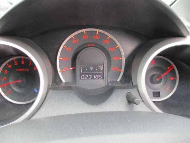 フィット1.5 RS 4WD　2.3万キロ・R9/5月・キーレス 1500