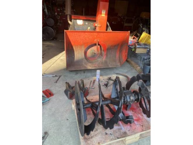 除雪機ISEKI FSR1114DF 14馬力 ディーゼル HST ベルト類、クローラー新品　整備済