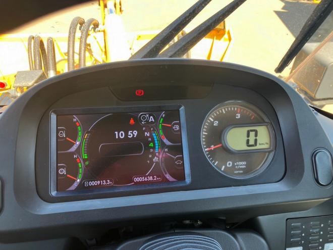 ホイールローダコマツ　中古　WA100-8Y　建機