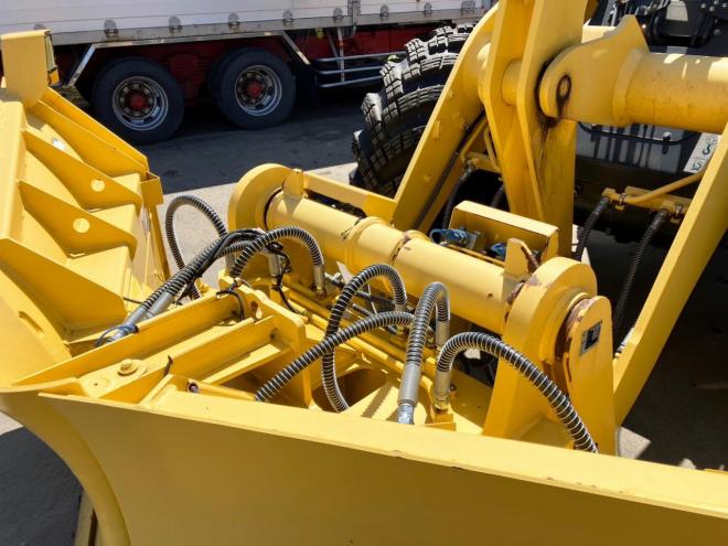 ホイールローダコマツ　中古　WA100-8Y　建機
