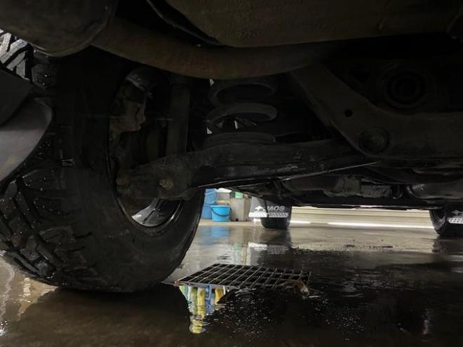 パジェロロング　スーパーエクシード　寒冷地仕様　ダブルバッテリー　禁煙車　ＷＥＤＳキーラー１７ＡＷ＋新品ＴＯＹＯホワイトレタータイヤ　社外１７ＡＷ＋スタッドレスタイヤ　新品ＪＡＯＳブラックマッドガード　純正ナビ　地デジ　Ｂｌｕｅｔｏｏｔｈ 4WD 3200 5Dr