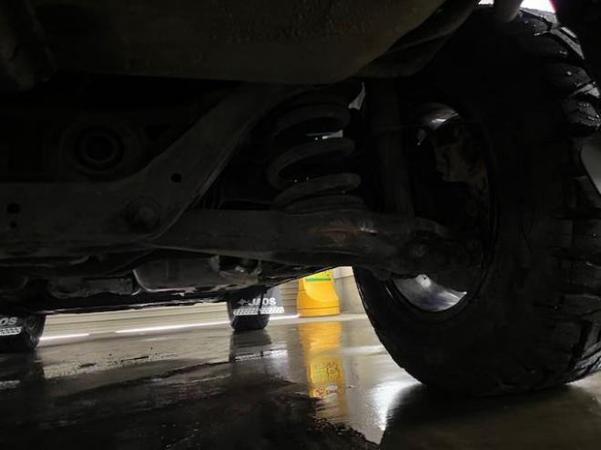 パジェロロング　スーパーエクシード　寒冷地仕様　ダブルバッテリー　禁煙車　ＷＥＤＳキーラー１７ＡＷ＋新品ＴＯＹＯホワイトレタータイヤ　社外１７ＡＷ＋スタッドレスタイヤ　新品ＪＡＯＳブラックマッドガード　純正ナビ　地デジ　Ｂｌｕｅｔｏｏｔｈ 4WD 3200 5Dr