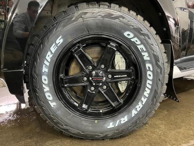 パジェロロング　スーパーエクシード　寒冷地仕様　ダブルバッテリー　禁煙車　ＷＥＤＳキーラー１７ＡＷ＋新品ＴＯＹＯホワイトレタータイヤ　社外１７ＡＷ＋スタッドレスタイヤ　新品ＪＡＯＳブラックマッドガード　純正ナビ　地デジ　Ｂｌｕｅｔｏｏｔｈ 4WD 3200 5Dr