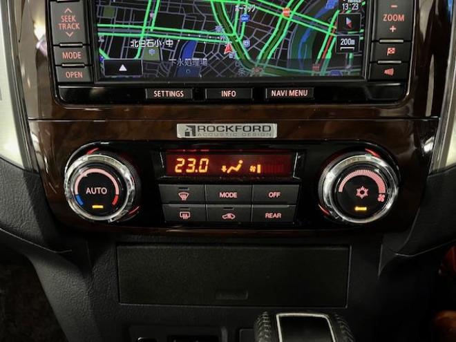 パジェロロング　スーパーエクシード　寒冷地仕様　ダブルバッテリー　禁煙車　ＷＥＤＳキーラー１７ＡＷ＋新品ＴＯＹＯホワイトレタータイヤ　社外１７ＡＷ＋スタッドレスタイヤ　新品ＪＡＯＳブラックマッドガード　純正ナビ　地デジ　Ｂｌｕｅｔｏｏｔｈ 4WD 3200 5Dr