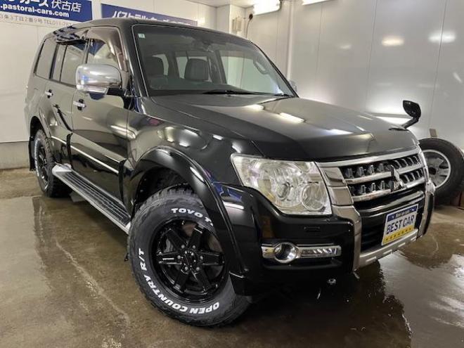 パジェロロング　スーパーエクシード　寒冷地仕様　ダブルバッテリー　禁煙車　ＷＥＤＳキーラー１７ＡＷ＋新品ＴＯＹＯホワイトレタータイヤ　社外１７ＡＷ＋スタッドレスタイヤ　新品ＪＡＯＳブラックマッドガード　純正ナビ　地デジ　Ｂｌｕｅｔｏｏｔｈ 4WD 3200 5Dr