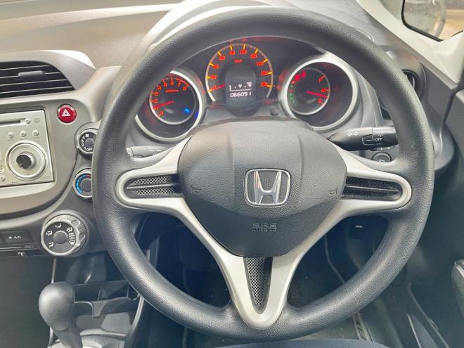 フィット1.3G 4WD 5年保証 夏冬タイヤ 自社認証工場 車検整備2年付 修復歴無 寒冷地仕様 禁煙