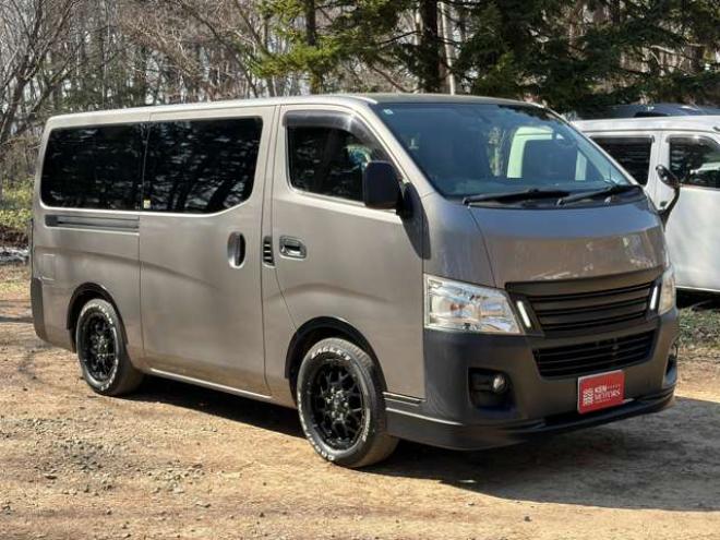 キャラバンNV350 2.5 クールバン DX ロングボディ ディーゼルターボ 4WD　エンジンスターター　革調シートカバー　ETC　社外ハンドル　社外テール　ベッドキット　パワステ　パワーウィンドウ　社外ナビ　社外アルミホイール　両側スライドドア 2500