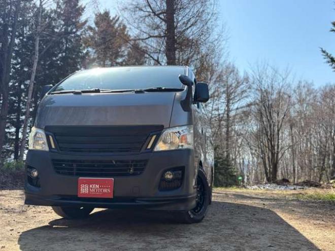 キャラバンNV350 2.5 クールバン DX ロングボディ ディーゼルターボ 4WD　エンジンスターター　革調シートカバー　ETC　社外ハンドル　社外テール　ベッドキット　パワステ　パワーウィンドウ　社外ナビ　社外アルミホイール　両側スライドドア 2500