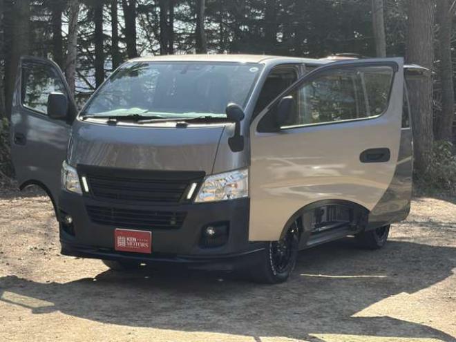 キャラバンNV350 2.5 クールバン DX ロングボディ ディーゼルターボ 4WD　エンジンスターター　革調シートカバー　ETC　社外ハンドル　社外テール　ベッドキット　パワステ　パワーウィンドウ　社外ナビ　社外アルミホイール　両側スライドドア 2500