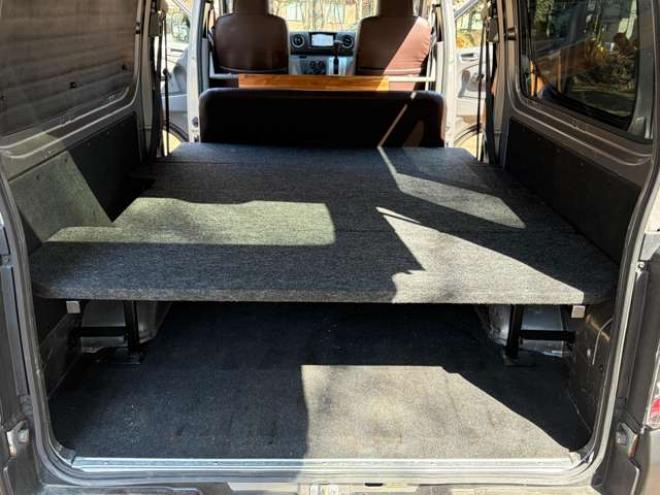 キャラバンNV350 2.5 クールバン DX ロングボディ ディーゼルターボ 4WD　エンジンスターター　革調シートカバー　ETC　社外ハンドル　社外テール　ベッドキット　パワステ　パワーウィンドウ　社外ナビ　社外アルミホイール　両側スライドドア 2500