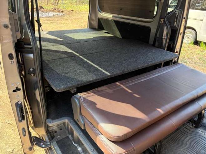 キャラバンNV350 2.5 クールバン DX ロングボディ ディーゼルターボ 4WD　エンジンスターター　革調シートカバー　ETC　社外ハンドル　社外テール　ベッドキット　パワステ　パワーウィンドウ　社外ナビ　社外アルミホイール　両側スライドドア 2500