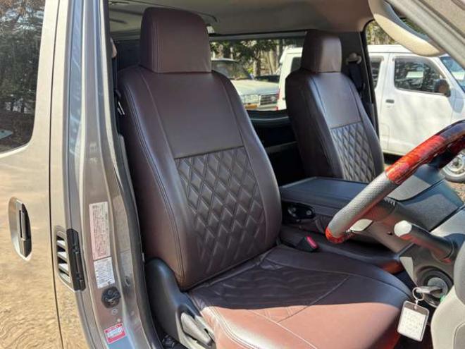 キャラバンNV350 2.5 クールバン DX ロングボディ ディーゼルターボ 4WD　エンジンスターター　革調シートカバー　ETC　社外ハンドル　社外テール　ベッドキット　パワステ　パワーウィンドウ　社外ナビ　社外アルミホイール　両側スライドドア 2500