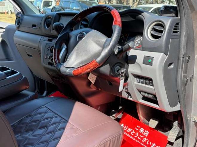 キャラバンNV350 2.5 クールバン DX ロングボディ ディーゼルターボ 4WD　エンジンスターター　革調シートカバー　ETC　社外ハンドル　社外テール　ベッドキット　パワステ　パワーウィンドウ　社外ナビ　社外アルミホイール　両側スライドドア 2500
