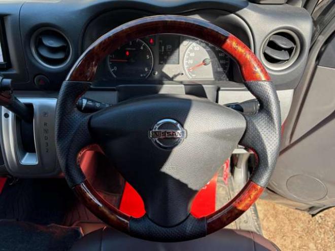キャラバンNV350 2.5 クールバン DX ロングボディ ディーゼルターボ 4WD　エンジンスターター　革調シートカバー　ETC　社外ハンドル　社外テール　ベッドキット　パワステ　パワーウィンドウ　社外ナビ　社外アルミホイール　両側スライドドア 2500