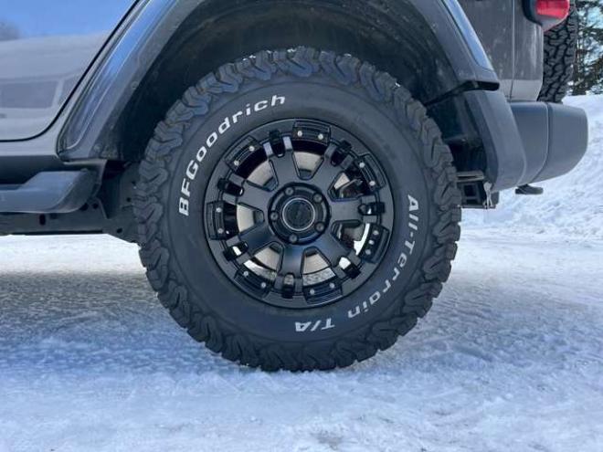 ラングラーアンリミテッド サハラ 3.6L 4WD　グラナイトグレー　エアコン　クルコン　パワステ　パワーウィンドウ　フロントカメラ　バックカメラ　キーレスエントリー　アルミホイール　ABS　横滑り防止装置　盗難防止装置　フルセグTV 正規輸入車 3600