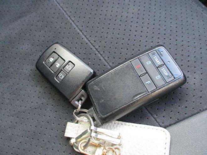 アルファード3.5 SA 4WD　TRDエアロ　クリスタルアイLEDテール　ダウンサス　レザー調シートカバー　アルパインナビ　フリップダウン　スピーカー　デジタルインナーミラー　シュタイナー20インチ　シーケンシャルウィンカー 3500