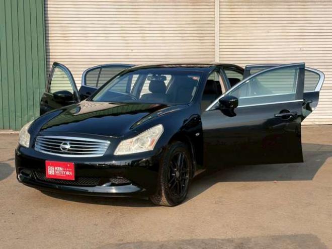 スカイライン2.5 250GT FOUR 4WD　ドライブレコーダー　ETC　パワステ　パワーウィンドウ　ナビ　電動シート　寒冷地仕様　アルミホイール　エアコン　盗難防止装置　キーレスエントリー　ABS　横滑り防止装置 2500