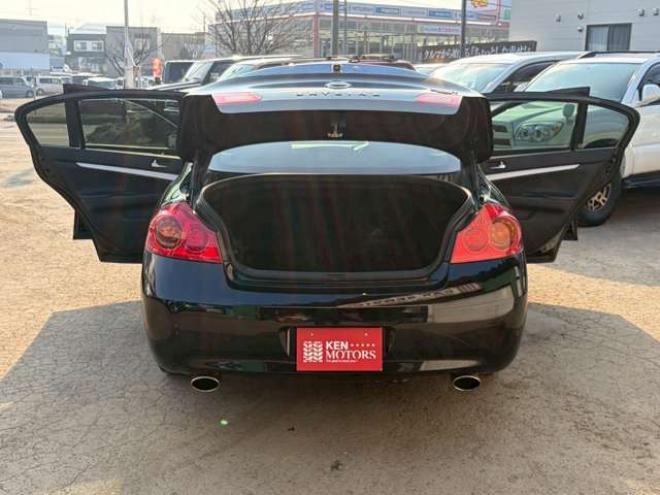 スカイライン2.5 250GT FOUR 4WD　ドライブレコーダー　ETC　パワステ　パワーウィンドウ　ナビ　電動シート　寒冷地仕様　アルミホイール　エアコン　盗難防止装置　キーレスエントリー　ABS　横滑り防止装置 2500