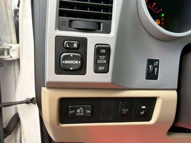 タンドラクルーマックス SR5 5.7 V8 4WD　 正規輸入車 5700