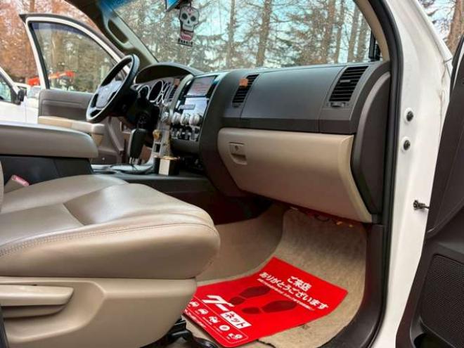 タンドラクルーマックス SR5 5.7 V8 4WD　 正規輸入車 5700