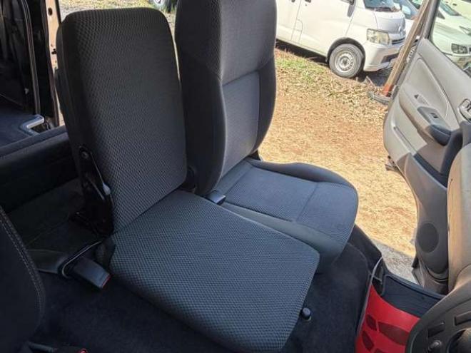 キャラバンNV350 2.5 DX スーパーロングボディ ハイルーフ ディーゼルターボ 4WD　運転席レカロシート　ETC　社外ハンドル　社外ナビ　バックカメラ　パワステ　パワーウィンドウ　ABS　キーレスエントリー　エアコン 2500