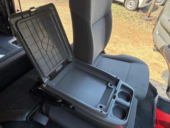 キャラバンNV350 2.5 DX スーパーロングボディ ハイルーフ ディーゼルターボ 4WD　運転席レカロシート　ETC　社外ハンドル　社外ナビ　バックカメラ　パワステ　パワーウィンドウ　ABS　キーレスエントリー　エアコン 2500