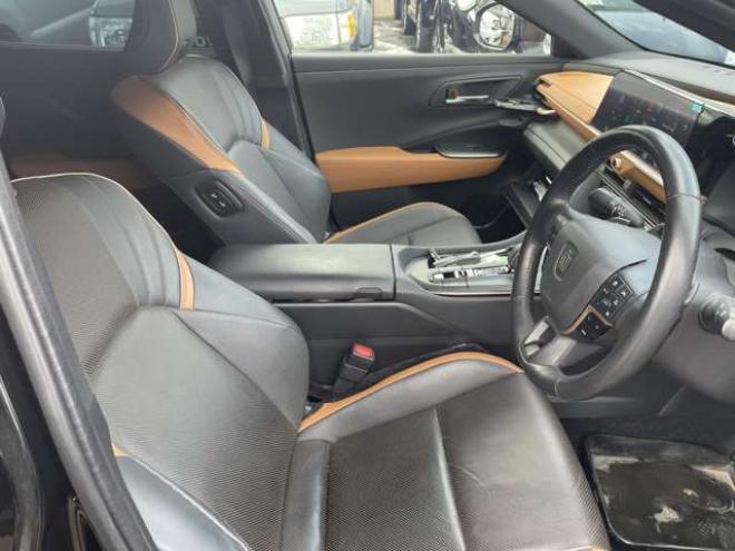 クラウンクロスオーバー2.4 RS アドバンスト E-Four advanced 4WD　純正ナビ・カメラ・デジタルインナーミラー・パワーバックドア 2400