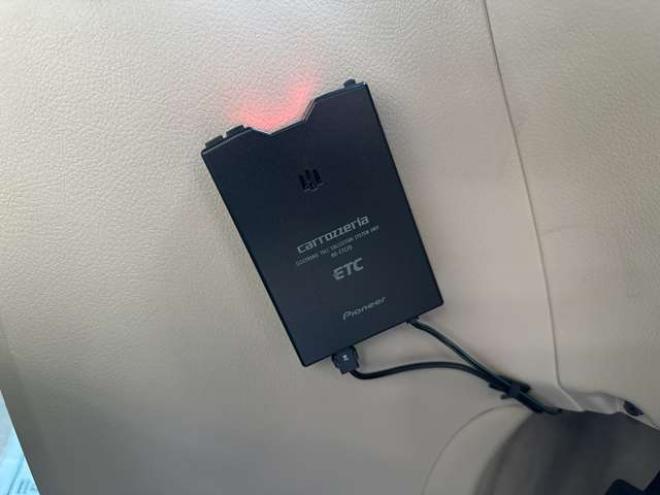 ヴェルファイア2.4 X 4WD　ワンオーナー　パワーウィンドウ　パワステ　社外ナビ　純正アルミ　ABS　キーレス　バックカメラ　左側電動スライドドア　ETC　ワイパーデアイサー 2400