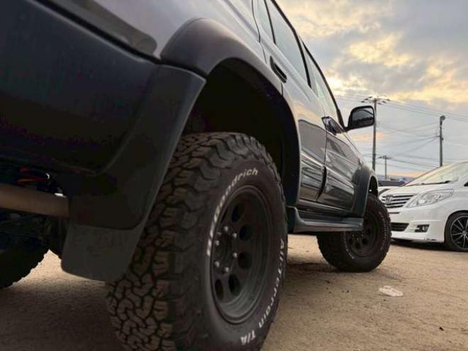 ハイラックスサーフ2.7 SSR-X Vセレクション 4WD　社外ナビ　バックカメラ　社外アルミホイール　エアコン　リフトアップ　パワステ　パワーウィンドウ　キーレスエントリー　ETC　ABS　ルーフレール 2700