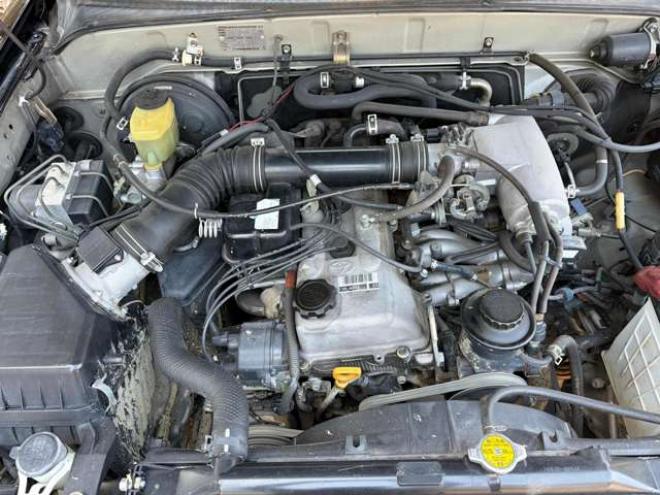 ハイラックスサーフ2.7 SSR-X Vセレクション 4WD　社外ナビ　バックカメラ　リフトアップ　社外アルミホイール　エアコン　ETC　ドライブレコーダー　パワステ　パワーウィンドウ　ABS　キーレスエントリー　ルーフレール 2700