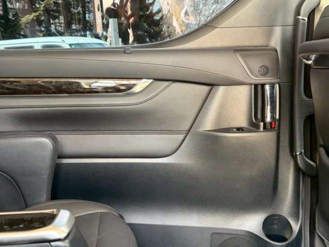 ヴェルファイアハイブリッド 2.5 ZR Gエディション E-Four 4WD　ドライブレコーダー　両側パワスラ　パワステ　パワーウィンドウ　TV　ナビ　バックカメラ　電動リアゲート　後席モニター　電動シート　シートヒーター　オットマン　クルーズコントロール　キーレスエントリー 2500