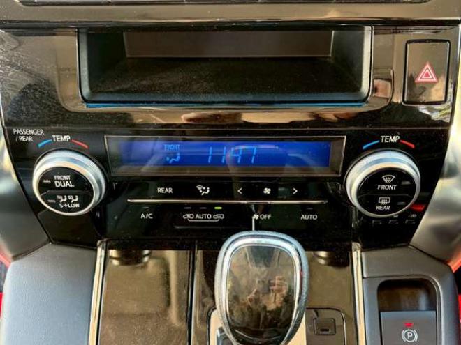 ヴェルファイアハイブリッド 2.5 ZR Gエディション E-Four 4WD　ドライブレコーダー　両側パワスラ　パワステ　パワーウィンドウ　TV　ナビ　バックカメラ　電動リアゲート　後席モニター　電動シート　シートヒーター　オットマン　クルーズコントロール　キーレスエントリー 2500