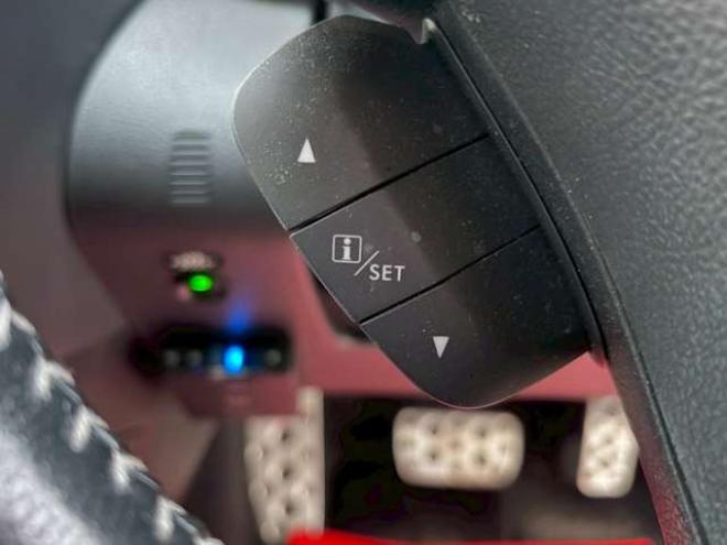 フォレスター2.0XT アイサイト 4WD　ターボ　パワステ　パワーウィンドウ　純正アルミ　ABS　キーレスエントリー　ETC　シートヒーター　社外エンジンスターター　パドルシフト　エアコン　電動シート　クルーズコントロール　盗難防止装置 2000