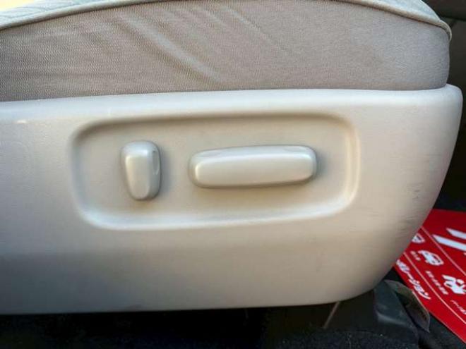 マークXジオ2.4 240G 4WD　6人乗り　3列シート　パワステ　パワーウィンドウ　純正ナビ　キーレスエントリー　ETC　バックカメラ　ABS　盗難防止装置　エアコン　電動シート　横滑り防止装置　アルミホイール 2400