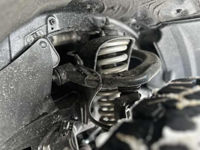 ハイラックスサーフ2.7 SSR-G 4WD　禁煙車　パワステ　パワーウィンドウ　ETC　社外ナビ　バックカメラ　キーレスエントリー　リフトアップ　エンジンスターター　寒冷地仕様　ABS　エアコン　盗難防止装置　社外アルミホイール 2700