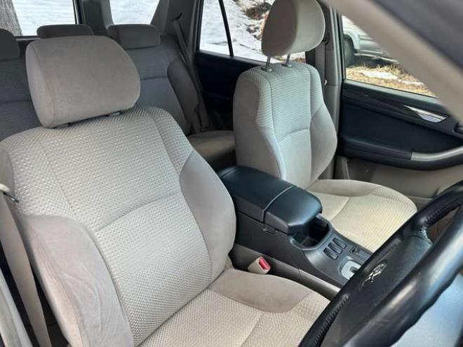 ハイラックスサーフ2.7 SSR-G 4WD　禁煙車　パワステ　パワーウィンドウ　ETC　社外ナビ　バックカメラ　キーレスエントリー　リフトアップ　エンジンスターター　寒冷地仕様　ABS　エアコン　盗難防止装置　社外アルミホイール 2700